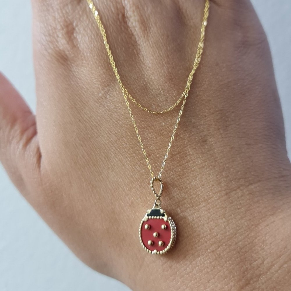 Beautiful necklace with designer inspired pendant - Picture 7 of 15